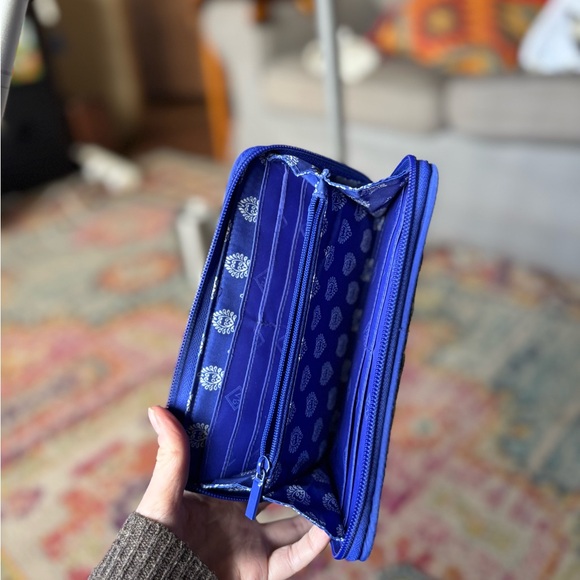 Floral Vera Bradley colorful Quilted Wallet - Picture 5 of 8